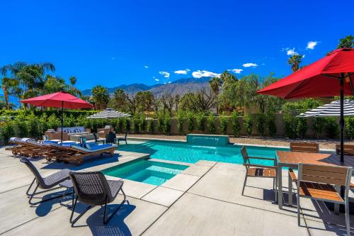 Best in Palm Springs • Featured in Dwell • 5 Bedrooms & All En Suite Baths in Palm Springs, USA