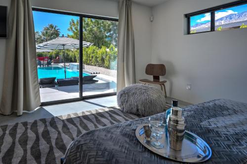 Best in Palm Springs • Featured in Dwell • 5 Bedrooms & All En Suite Baths in Palm Springs, USA
