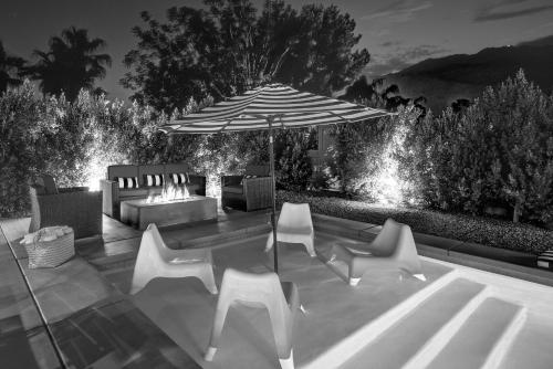 Best in Palm Springs • Featured in Dwell • 5 Bedrooms & All En Suite Baths in Palm Springs, USA