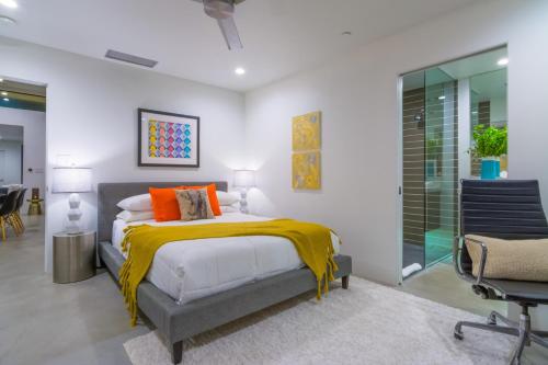 Best in Palm Springs • Featured in Dwell • 5 Bedrooms & All En Suite Baths in Palm Springs, USA
