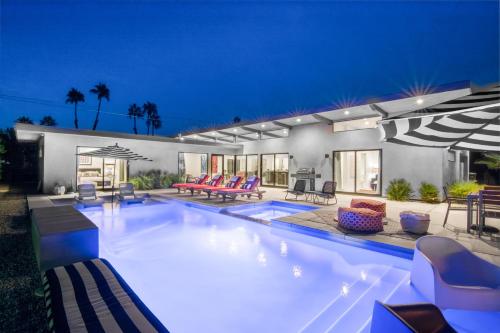 Best in Palm Springs • Featured in Dwell • 5 Bedrooms & All En Suite Baths in Palm Springs, USA