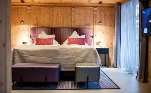 Superior Comfort Room image 6