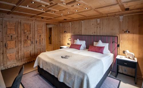 Matterhorn Double Room image 10