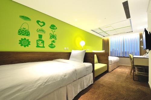 Green World Hotel - Zhonghua