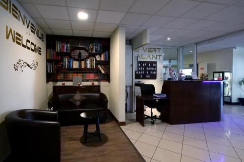 Le Vert Galant Villepinte Gare Vert Galant Parc des Expositions in Villepinte