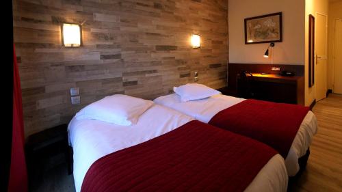 2 twin beds