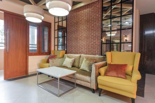 Vestibule, RedDoorz Plus @ CBD Bintaro in Bintaro