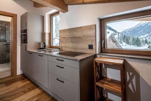 Konyha, Haus Larcher Appartment in Sankt Leonhard im Pitztal