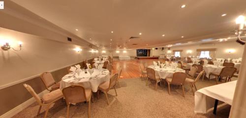 Consort Hotel - image 12