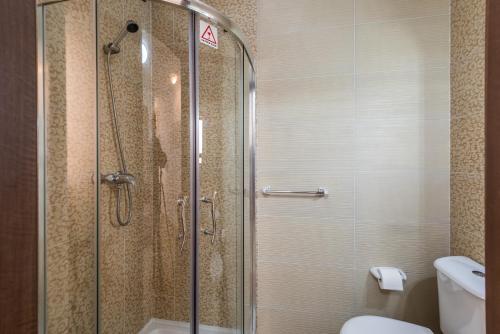 Blue Harbour Seafront 3 bedroom apartment with spectacular sea views from terrace - by Getawaysmalta - image 7