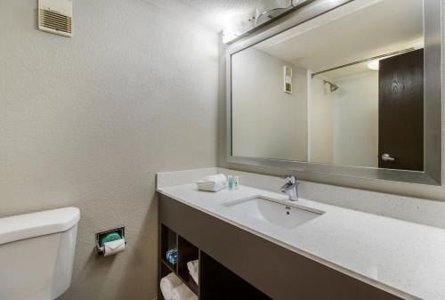 Clarion Hotel Jackson Northwest – Jackson, TN