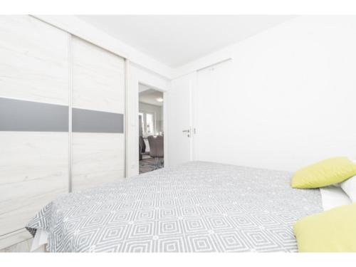 Lovely Apartment in Pakostane with Barbecue
