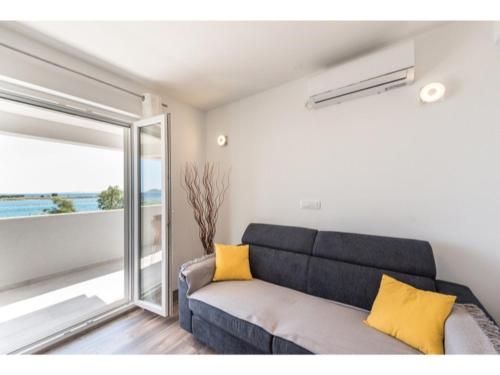 Modern apartment right on the Janice beach in Pakostane centre 50 m away