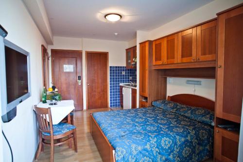 Standard Studio with Balcony (2 Adults) image 3