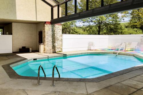 บริการและสิ่งอำนวยความสะดวก, Econo Lodge in โทเลโด (OH)