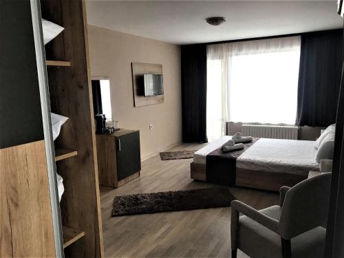 Hotel Oppium Restaurant & Garden - image 4