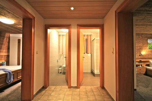 ฝักบัว, Haus Roswitha in ดามูลส์