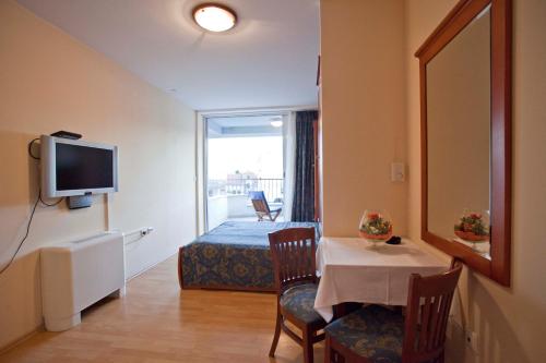 Standard Studio with Balcony (2 Adults) image 4
