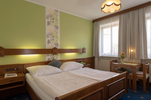 1 queen bed