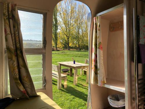 Cotswolds Camping at Holycombe in วิชฟอร์ด