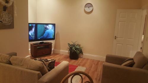Park Road Apartment - image 2