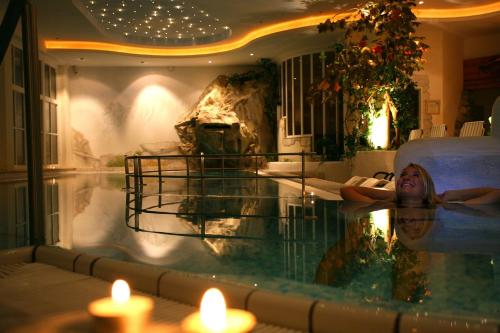 Swimming pool, Alpenhotel Neuwirt in Obere Klaus