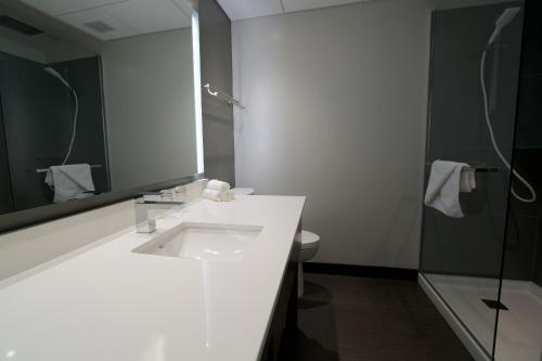 174730339 Hôtel & Suites Normandin Lévis