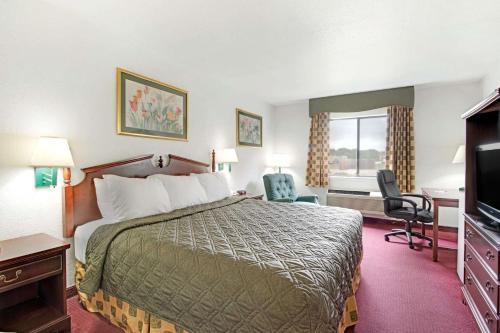 Rodeway Inn Decatur The 2-star Ramada - Decatur Texas offers comfort and convenience whether youre on business or holiday in Decatur (TX). Both business travelers and tourists can enjoy the hotels facilities and servic