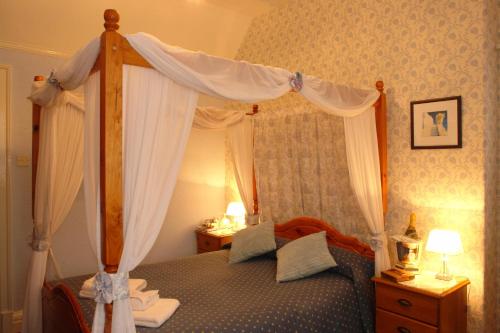 Midway Guest House - image 14