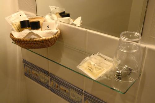 Midway Guest House - image 8