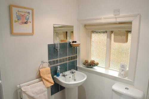 Midway Guest House - image 6