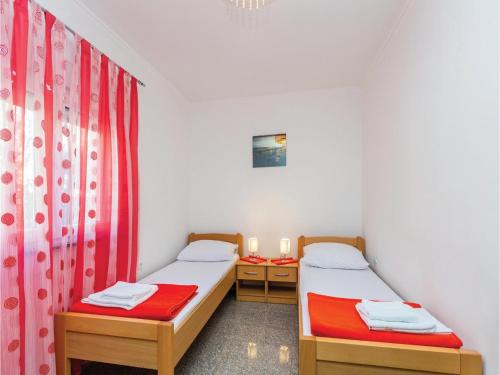  Two-Bedroom Apartment in Cesarica in Cesarica