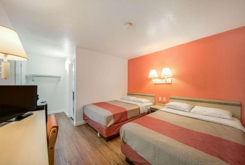 2 double beds