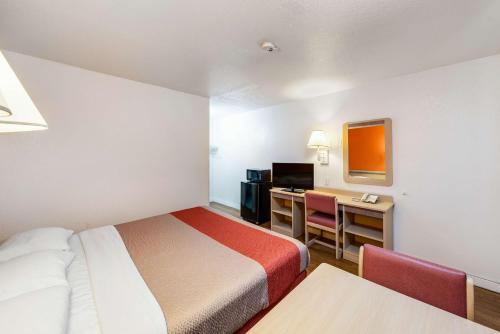 Motel 6-Greenville TX - image 4