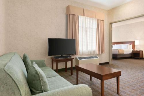 Days Inn by Wyndham Ottawa Airport