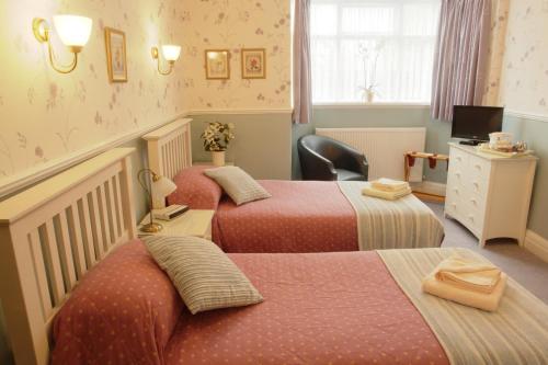 Midway Guest House - image 2