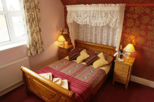 Midway Guest House - image 12