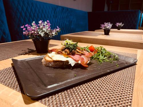 UpperHouse - image 5