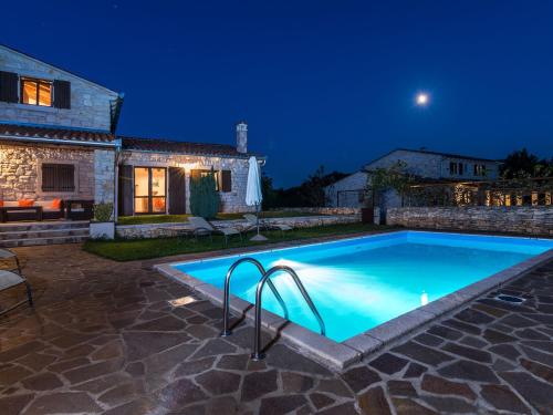 Elegant Villa in Istria with Outdoor Pool