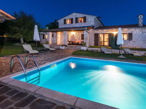  Elegant Villa in Istria with Outdoor Pool, Pension in Tinjan