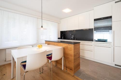 LAAX Homes - Val Signina 5-2 - Apartment - Laax