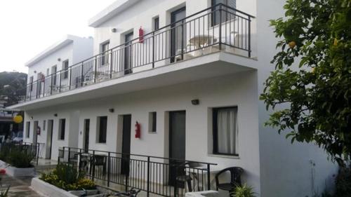 Hide Away Ipsos Rooms and Apartments - Κέρκυρα