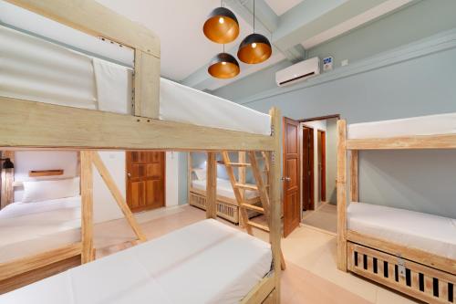 Bed in 10-Bed Mixed Dormitory Room image 3