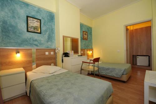Twin Room image 5