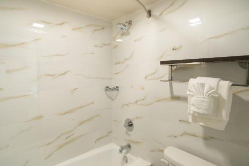 SureStay Plus Hotel oleh Best Western Point Richmond image 10