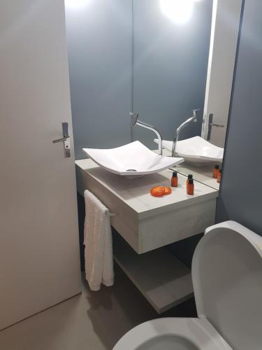 Typo Mini Copacabana CLH Suites Copacabana is perfectly located for both business and leisure guests in Rio De Janeiro. The hotel offers a wide range of amenities and perks to ensure you have a great time. 24-hour front d