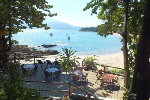 Bangalô com vista para o mar no condomínio Yacamim Ilhabela praia do Curral