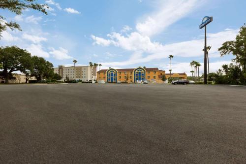 Days Inn by Wyndham Orange Park/Jacksonville