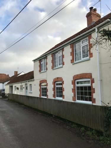 Ivy Cottage 1
