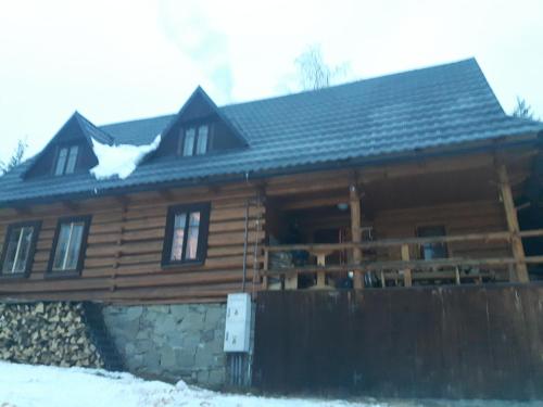 Bacówka w sercu gór - dom z bali w Gorcach Bacówka w sercu gór - dom z bali w Gorcach